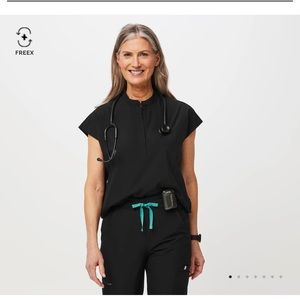 FIGS SCRUB TOP